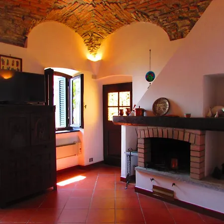 בית נופש Rustico Indipendente In Borgo Antico *