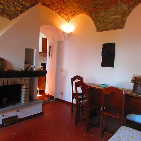 Rustico Indipendente In Borgo Antico בית נופש